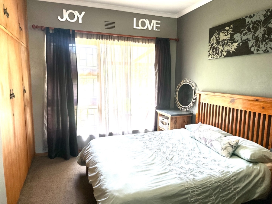 4 Bedroom Property for Sale in Bergsig Western Cape